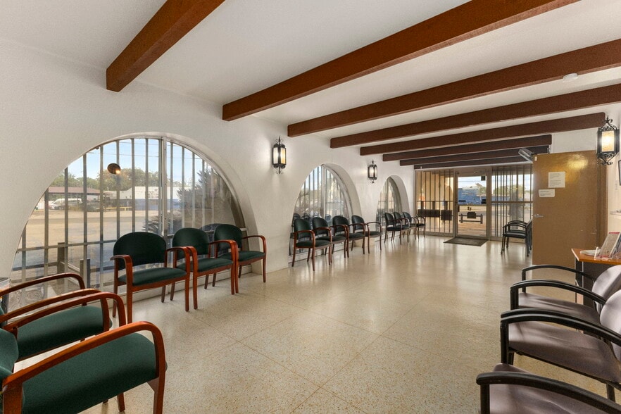 Primary Photo Of 1445 Somerset Rd, San Antonio Medical For Sale