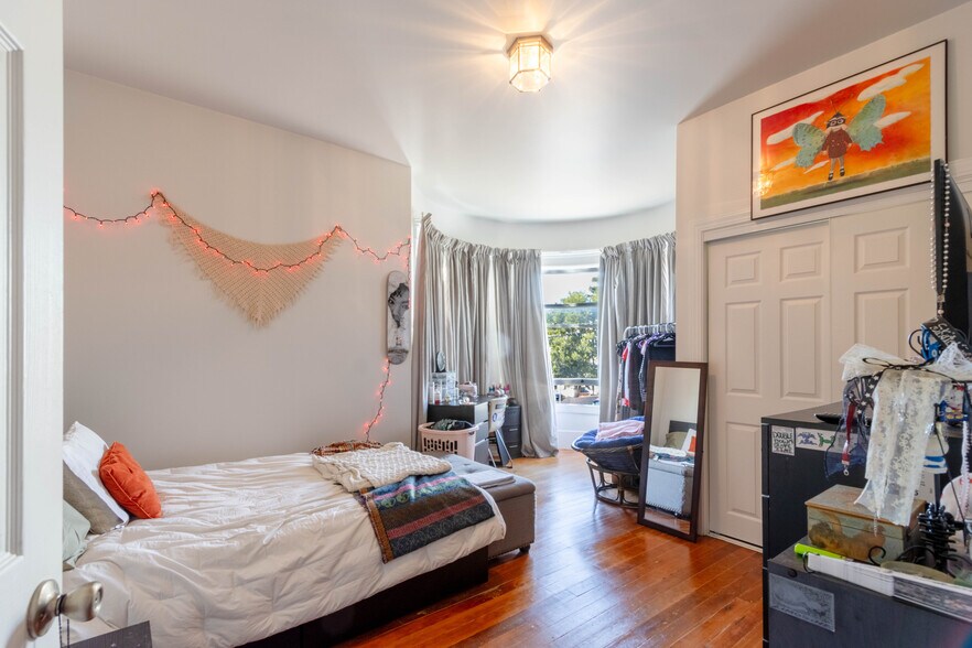 More Photos Of 2543-2545 24th St, San Francisco Storefront Retail Residential For Sale