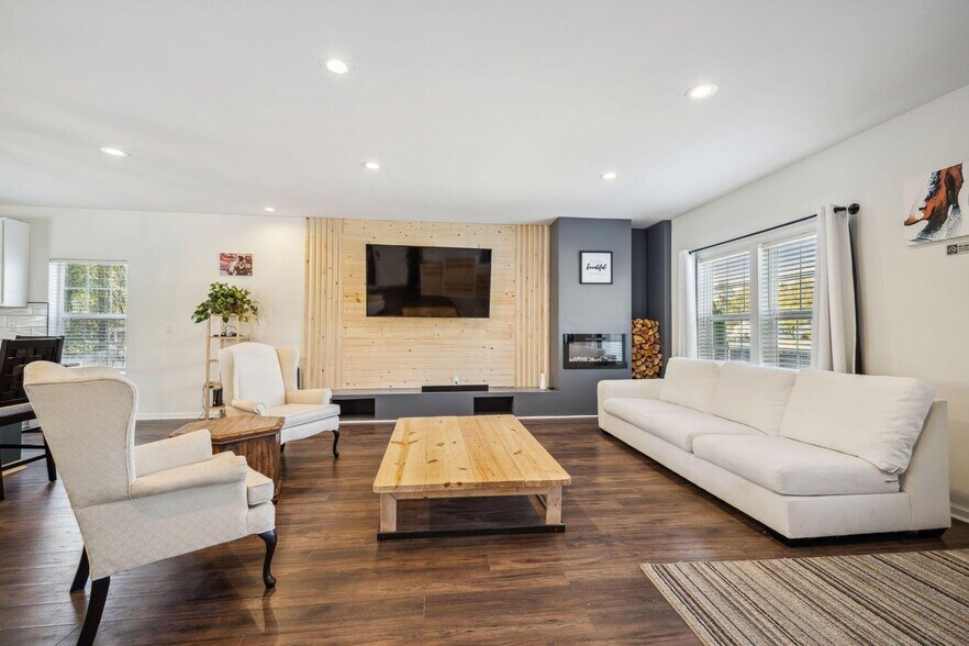 More Photos Of 4677 E Livingston Ave, Columbus Specialty For Sale