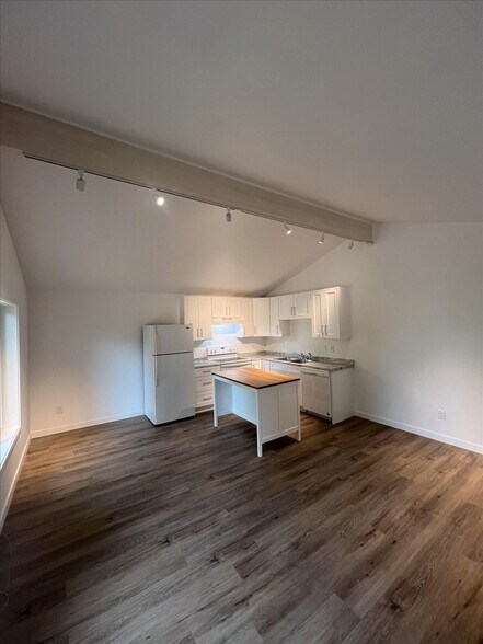 More Photos Of 10443 17th Ave SW, Seattle Multifamily For Sale