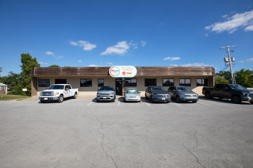 Primary Photo Of 5725 Nieman Rd, Shawnee Flex For Lease