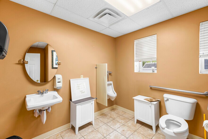 More Photos Of 984 Charles St, North Providence Office For Sale