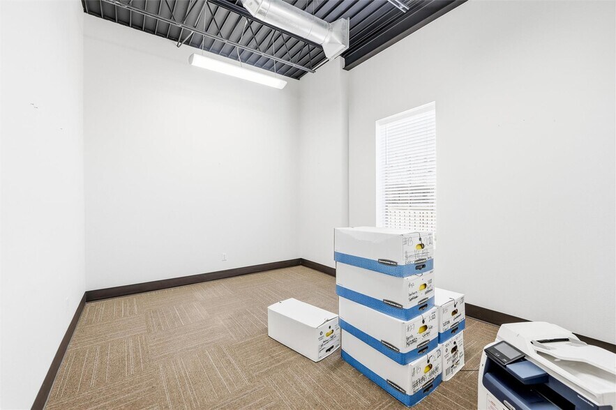 More Photos Of 1301 E Weatherford St, Fort Worth Showroom For Sale