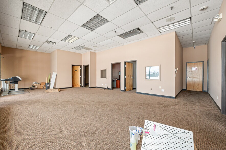 More Photos Of 1508-1574 N Mitchell St, Cadillac General Retail For Sale