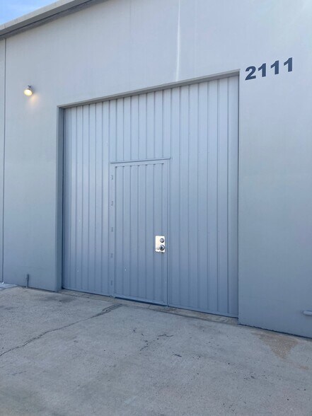 More Photos Of 2101-2115 S Grand Ave, Santa Ana Light Distribution For Lease