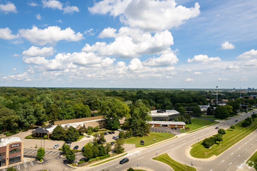 More Photos Of 29600 Northwestern Hwy, Southfield Office For Lease