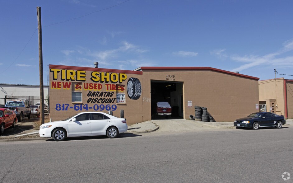 More Photos Of 209 E Division St, Arlington Unknown For Lease