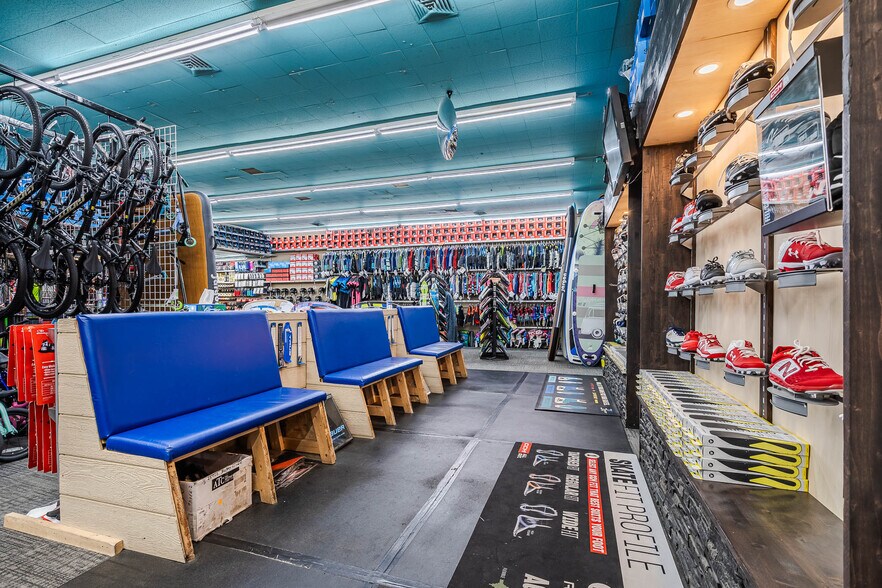 More Photos Of 4901 49 ave, Lloydminster Storefront For Sale