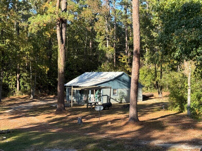 More Photos Of 280 Broken Arrow Marina, Livingston Hotel For Sale