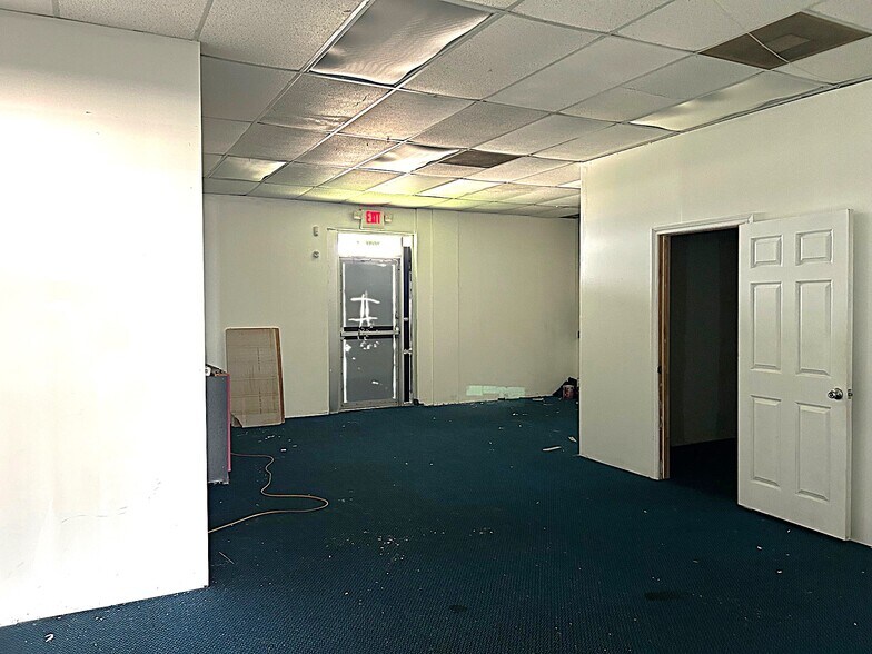 More Photos Of 2038 N Gessner Rd, Houston Unknown For Lease