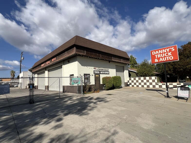 Primary Photo Of 729 D St, Ramona Auto Repair For Sale