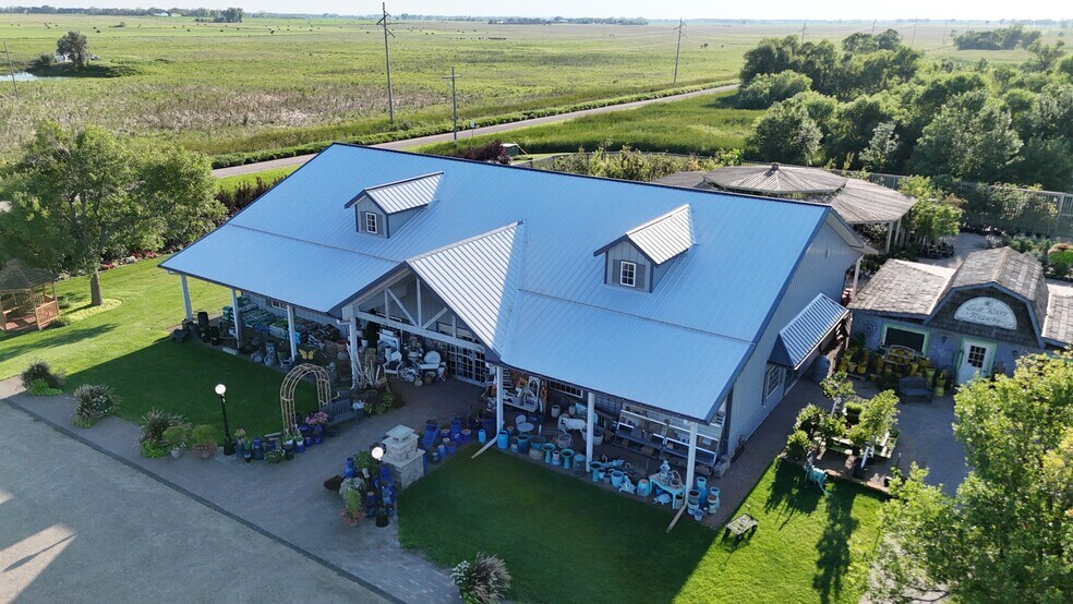 More Photos Of 5659 Dakota Ave S, Huron Garden Center For Sale