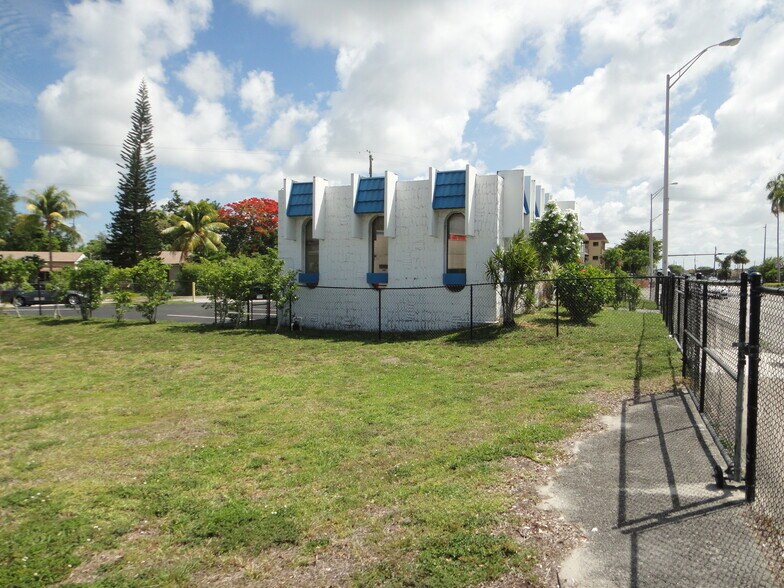 More Photos Of 14205 W Dixie Hwy, North Miami Medical For Sale