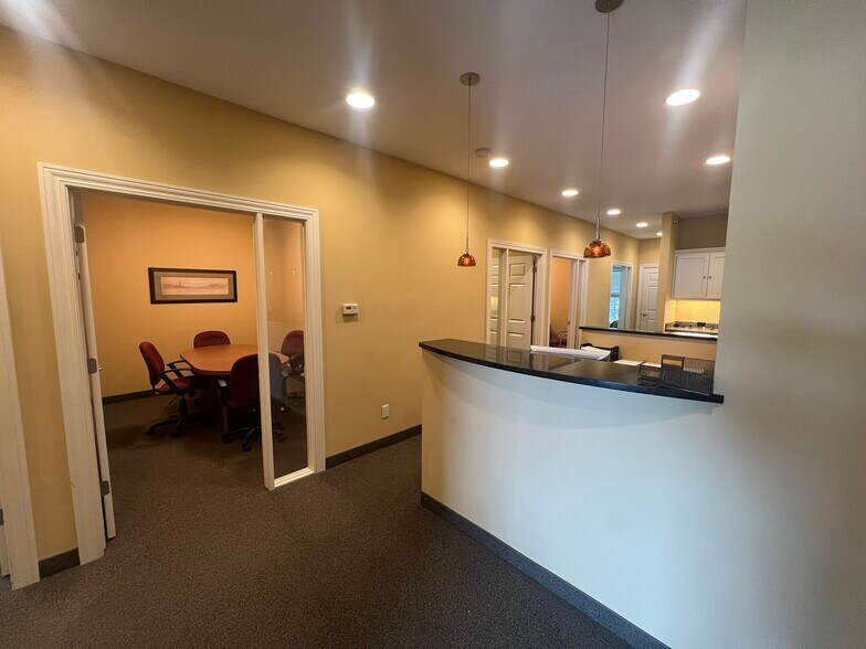More Photos Of 3820 N Cleveland Ave N, Arden Hills Office For Sale