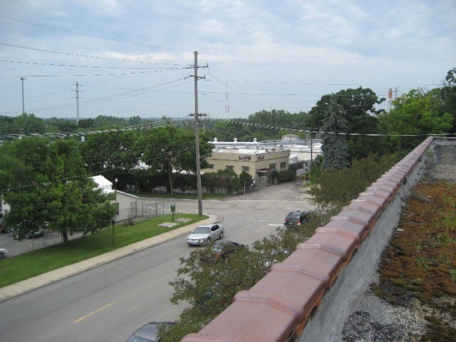 More Photos Of 366-368 Bluff City Blvd, Elgin Manufacturing For Lease