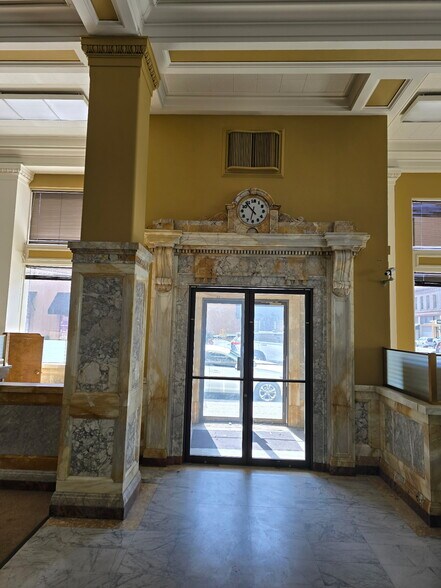 More Photos Of 301-311 E Main St, Stockton Office For Lease