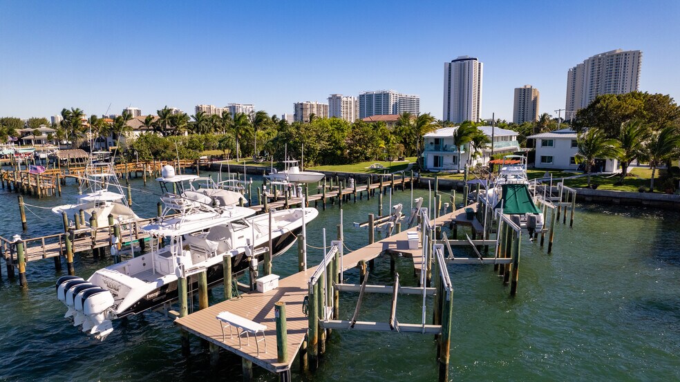 More Photos Of 2649 Lake Dr, Riviera Beach Apartments For Sale