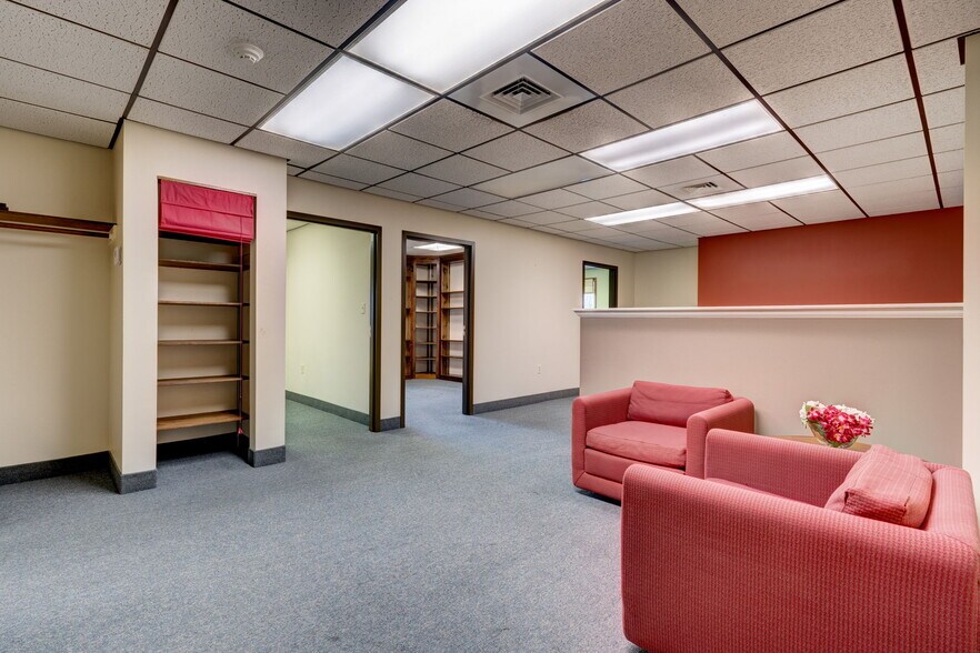 More Photos Of 55 Whiting St, Plainville Medical For Sale