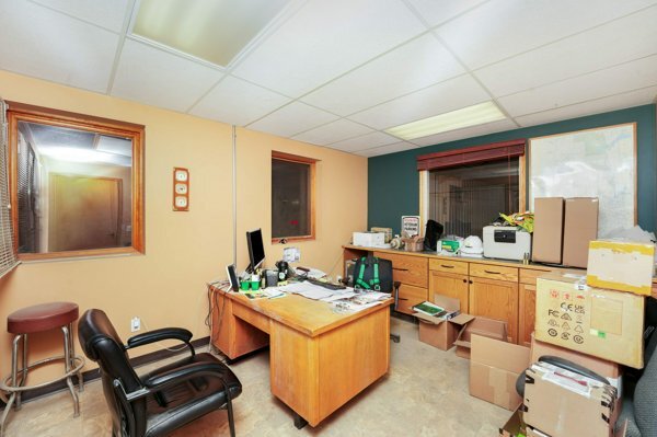 More Photos Of 30 Industrial Dr, Sylvan Lake Service For Lease