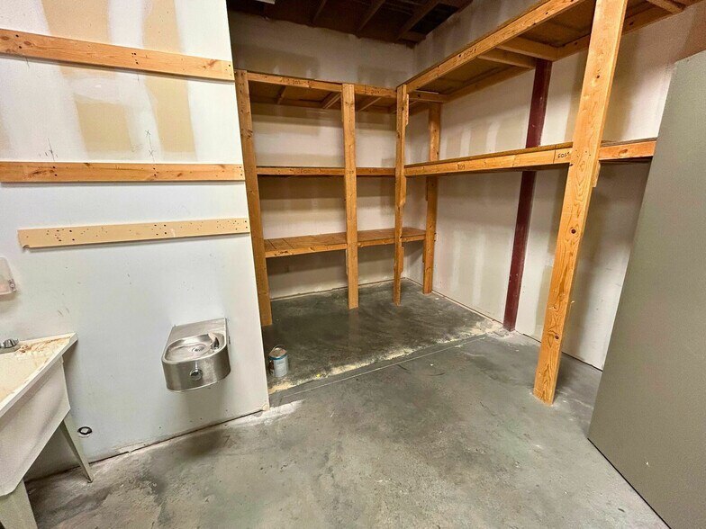More Photos Of 1258 E Battlefield St, Springfield General Retail For Lease