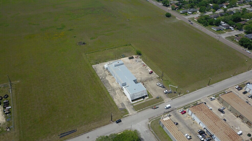 More Photos Of 3701 E Rio Grande St, Victoria Industrial For Sale