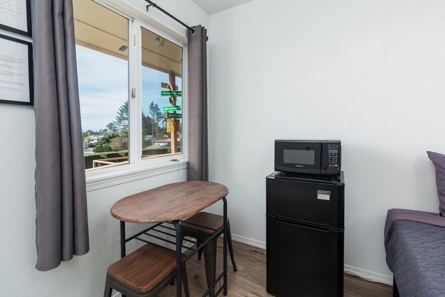 More Photos Of 3510 NE Highway 101, Lincoln City Hotel For Sale