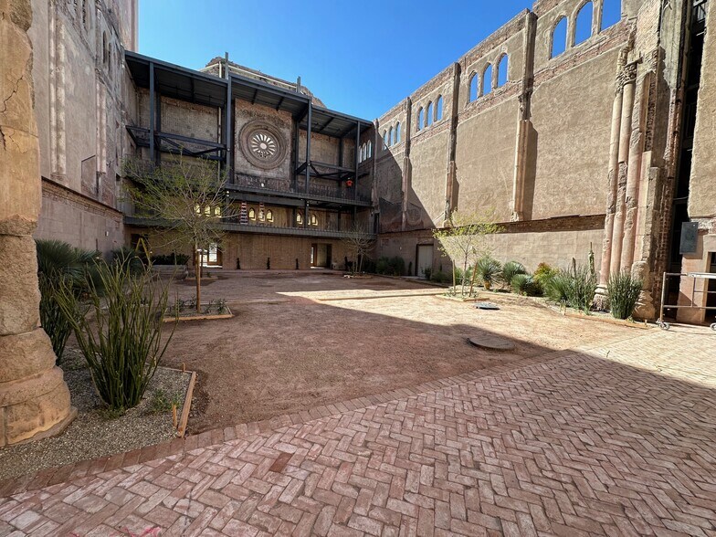 More Photos Of 302 W Monroe St, Phoenix Religious Facility For Lease