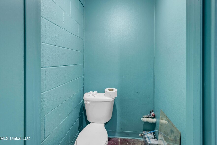 More Photos Of 6238 MS-198, Lucedale Specialty For Sale