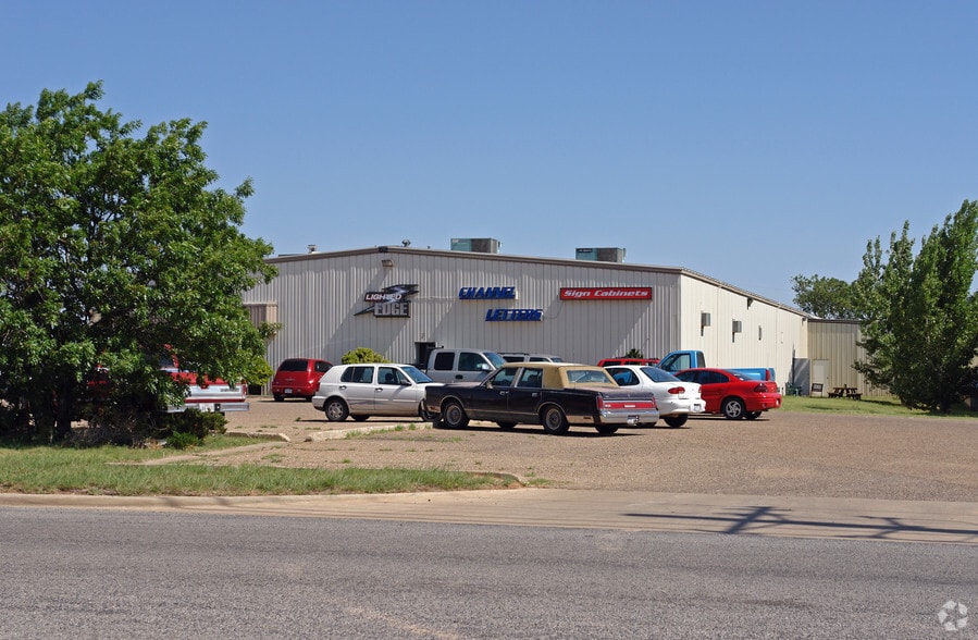 More Photos Of 921 E 66th, Lubbock Warehouse For Sale