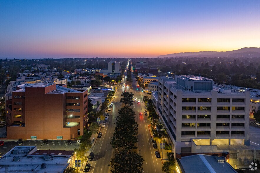 More Photos Of 11777 San Vicente Blvd, Los Angeles Office For Lease