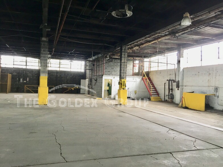 More Photos Of 1281 Viele Ave, Bronx Warehouse For Lease