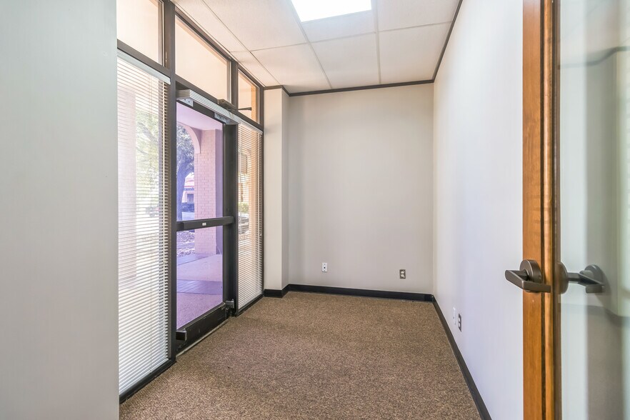 More Photos Of 16333 S Great Oaks Dr, Round Rock Medical For Lease