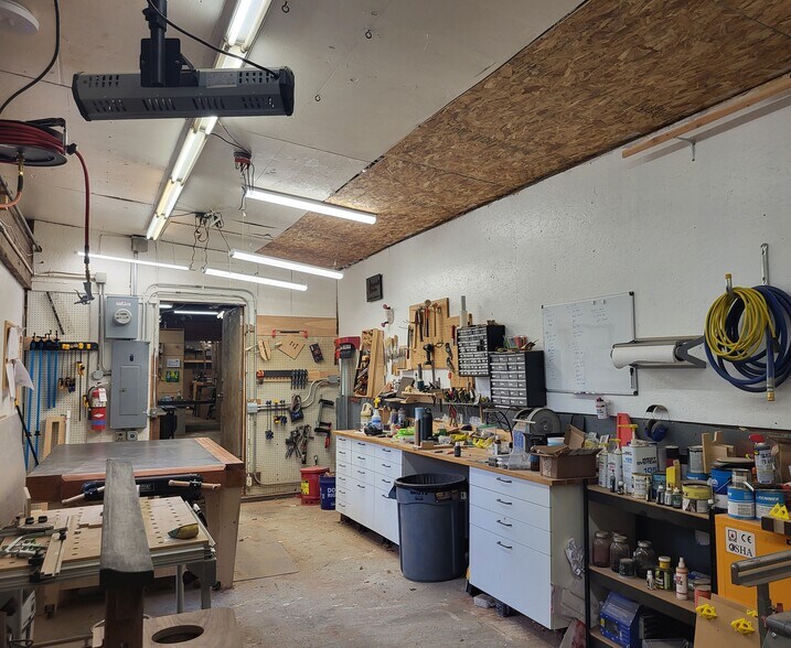 More Photos Of 2533 Westlake Ave N, Seattle Warehouse For Lease