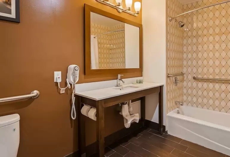 More Photos Of 1025 Beach 21st St, Far Rockaway Hotel For Sale