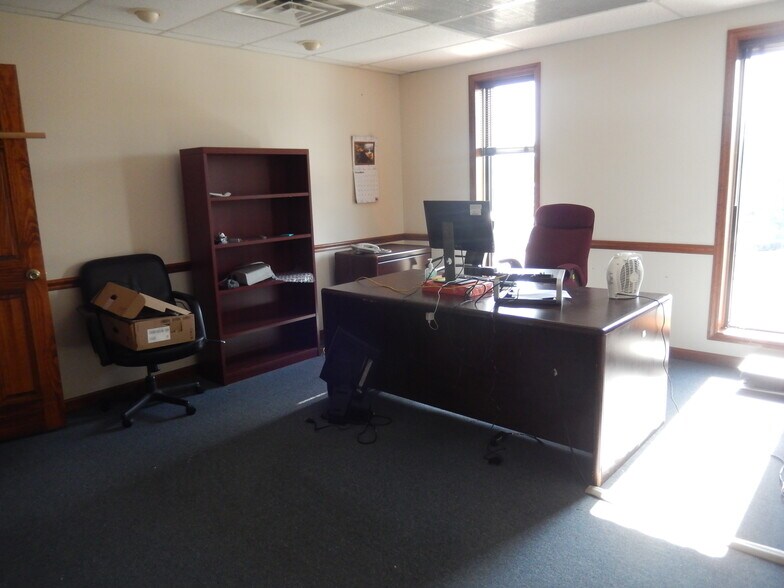 More Photos Of 80 Grace Dr, Hurricane Warehouse For Lease