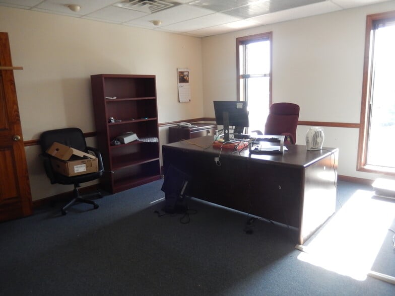 More Photos Of 80 Grace Dr, Hurricane Warehouse For Lease