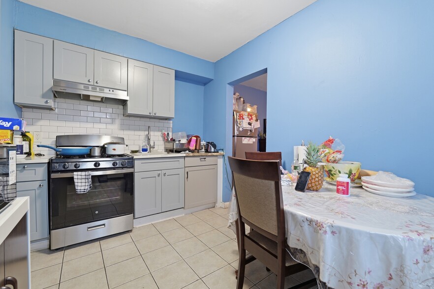 More Photos Of 200 Madison Ave, Perth Amboy Apartments For Sale