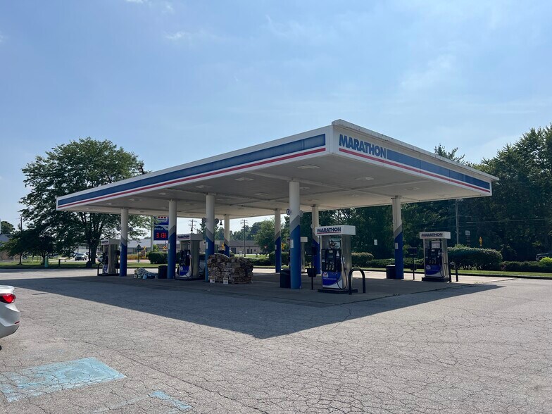 More Photos Of 1471 S Green St, Brownsburg Convenience Store For Sale