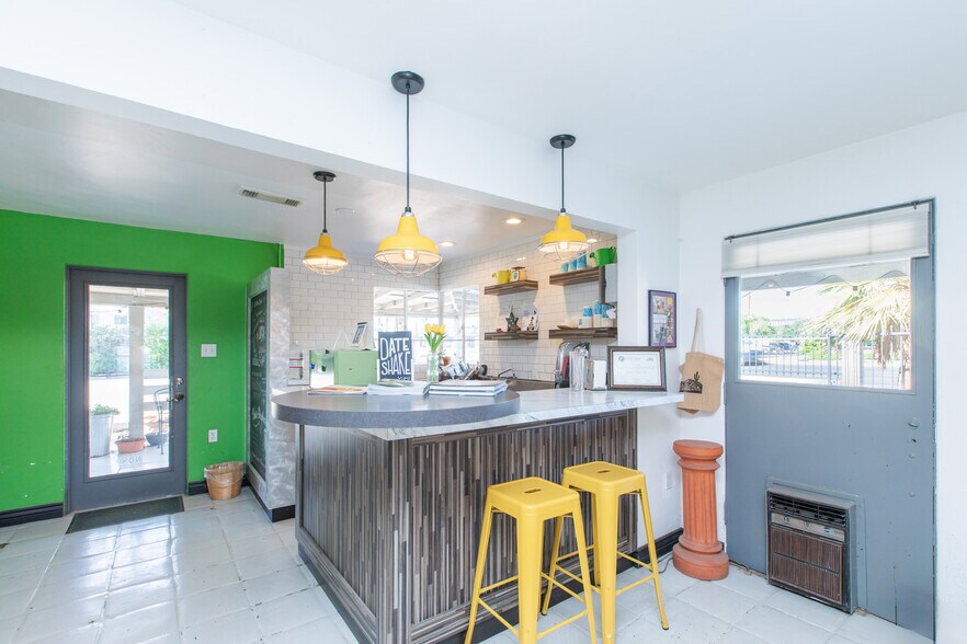 More Photos Of 3039 N Scottsdale Rd, Scottsdale Freestanding For Sale