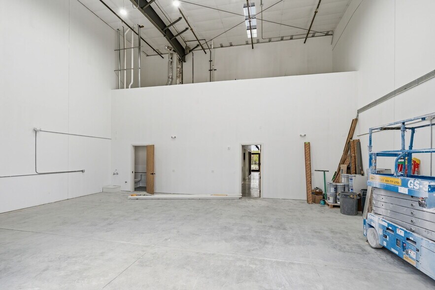More Photos Of 1360 Horizon Ave, Lafayette Warehouse For Sale