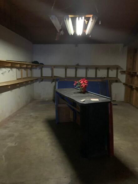 More Photos Of 8804 Warsaw Road 85, Aliceville Loft Creative Space For Sale