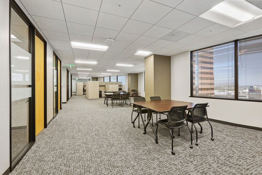 More Photos Of 300 Oceangate, Long Beach Office For Lease