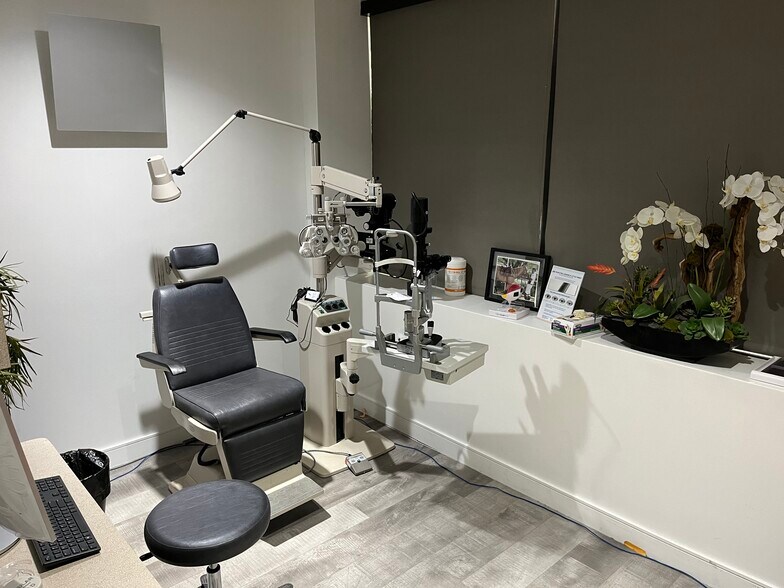 More Photos Of 10884 Santa Monica Blvd, Los Angeles Medical For Lease