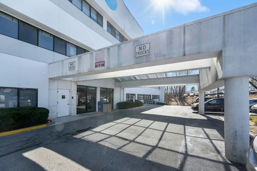More Photos Of 970 N Broadway, Yonkers Medical For Lease