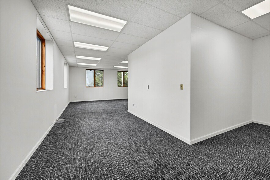More Photos Of 7 Dunham Dr, New Fairfield Light Manufacturing For Lease