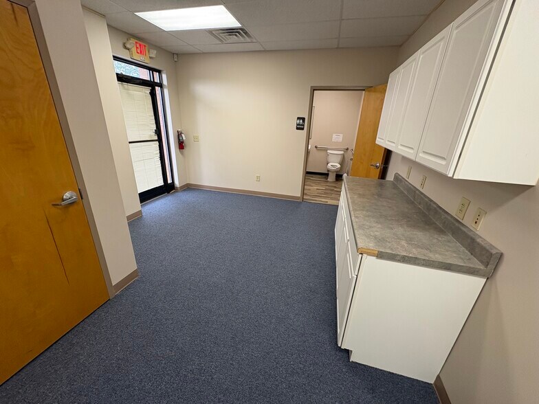 More Photos Of 624 Guilford College Rd, Greensboro Office For Lease