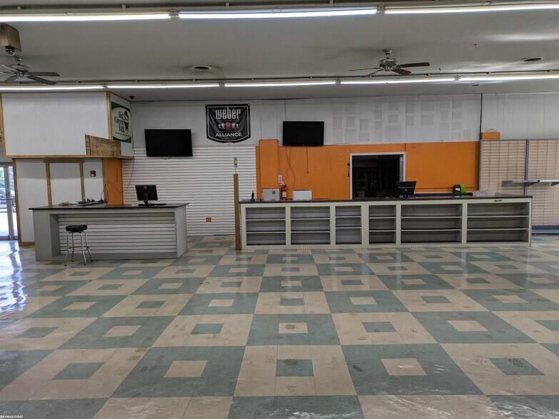 More Photos Of 35850 Utica Rd, Clinton Township General Retail For Sale