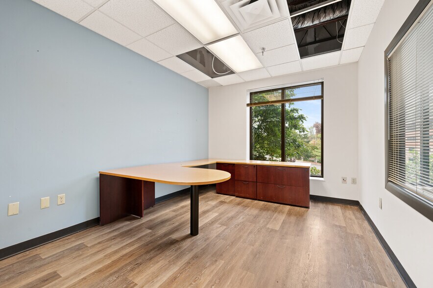 More Photos Of 105 Bradford Rd, Wexford Office For Lease