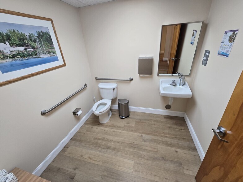 More Photos Of 7777 N University Dr, Tamarac Medical For Sale