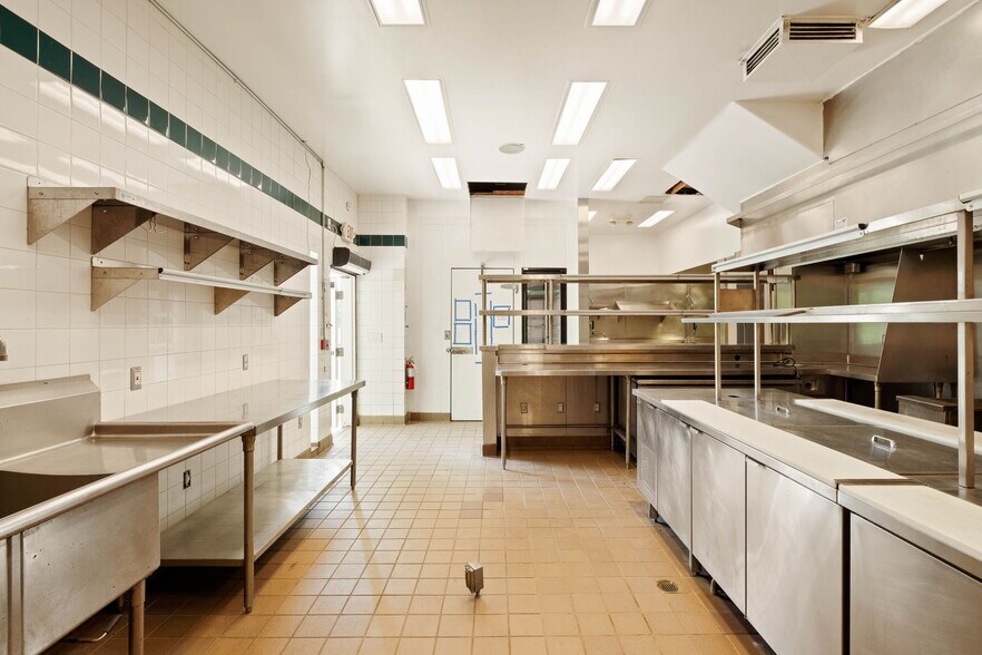 More Photos Of 8768 W Sunset Blvd, West Hollywood General Retail For Sale